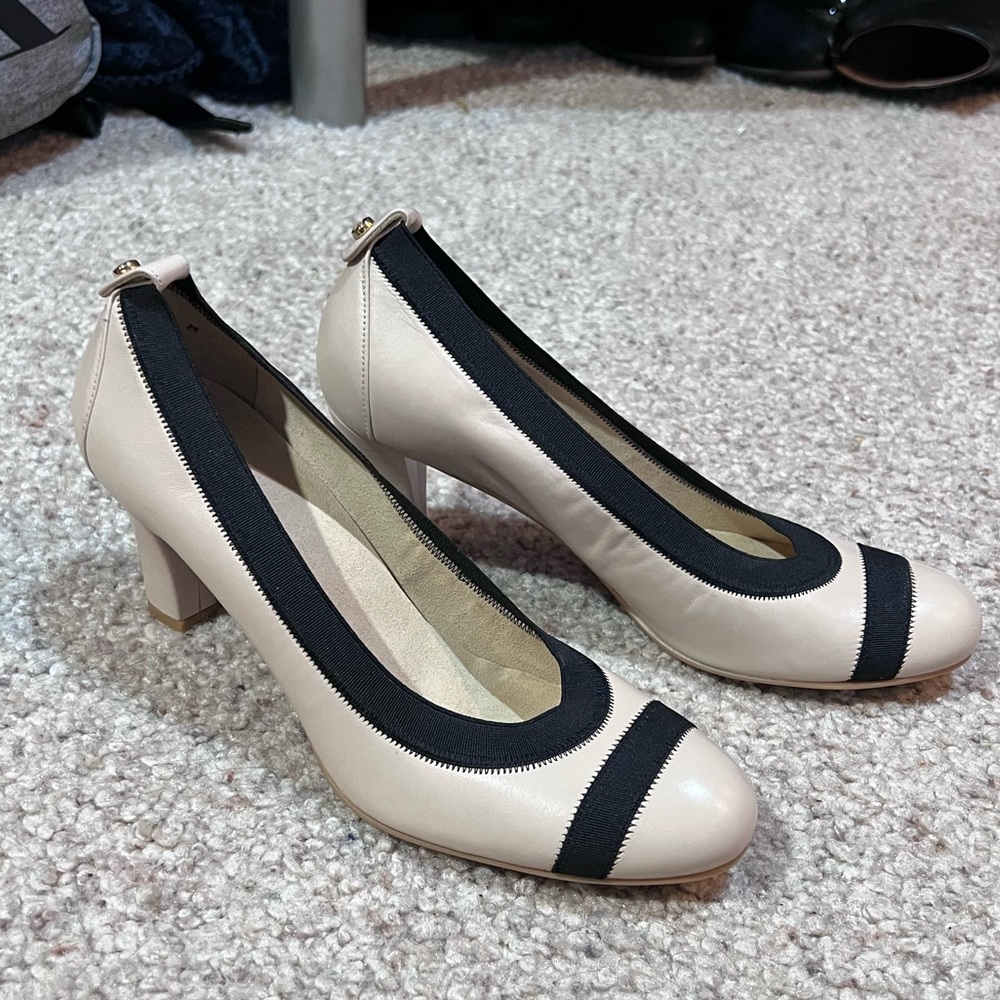 Stuart Weitzman Easily Elastic Leather Pan Nappa … - image 4